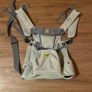 LILLEbaby Seat Me Carrier